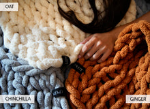 Charger l&#39;image dans la galerie, Chunky Knit Throw Blanket-Handmade Soft Cozy Knitted Chenille for Bed Sofa Couch
